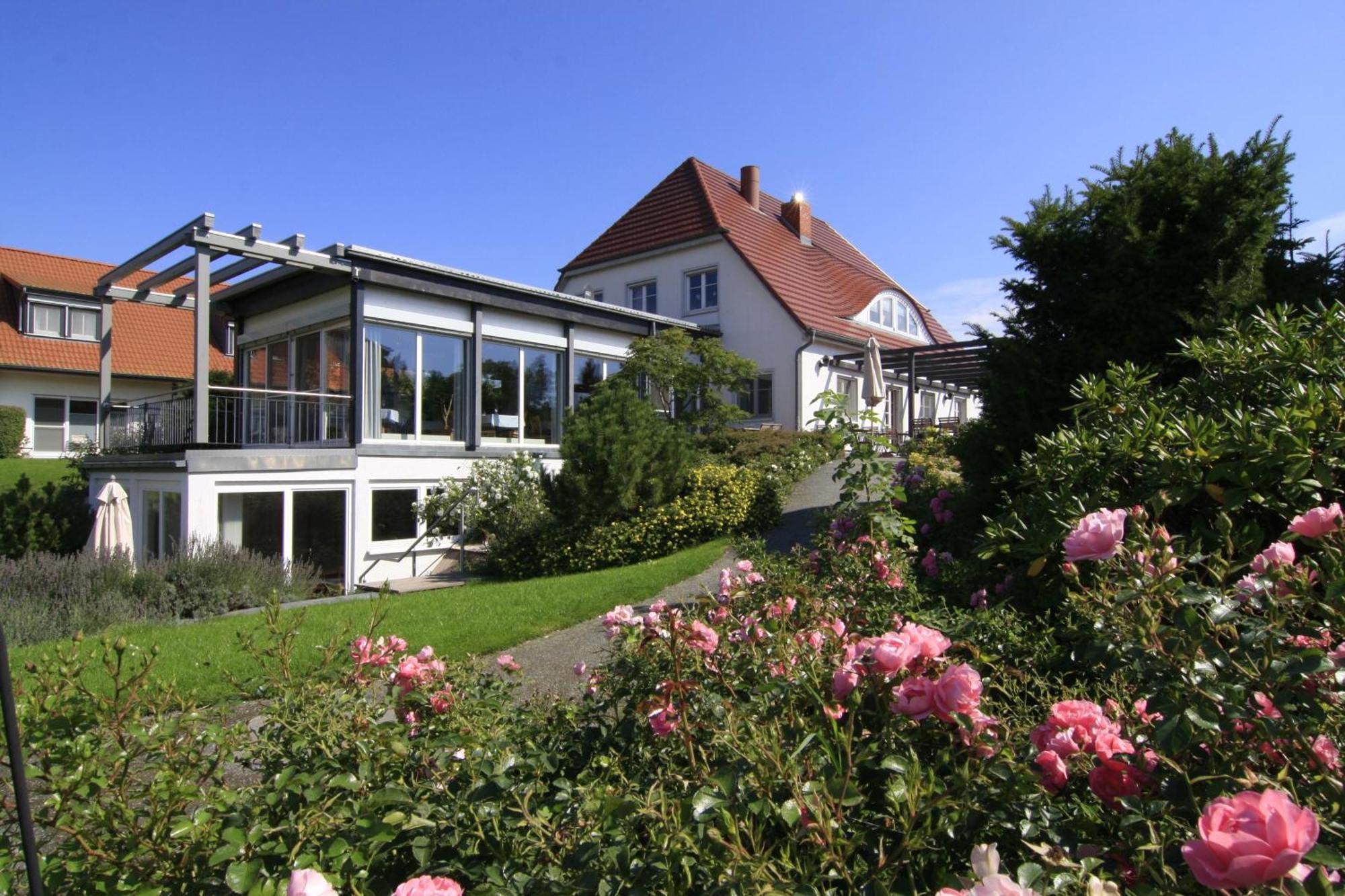H.W.S. Hotel Der Wilde Schwan Sagard Exterior photo